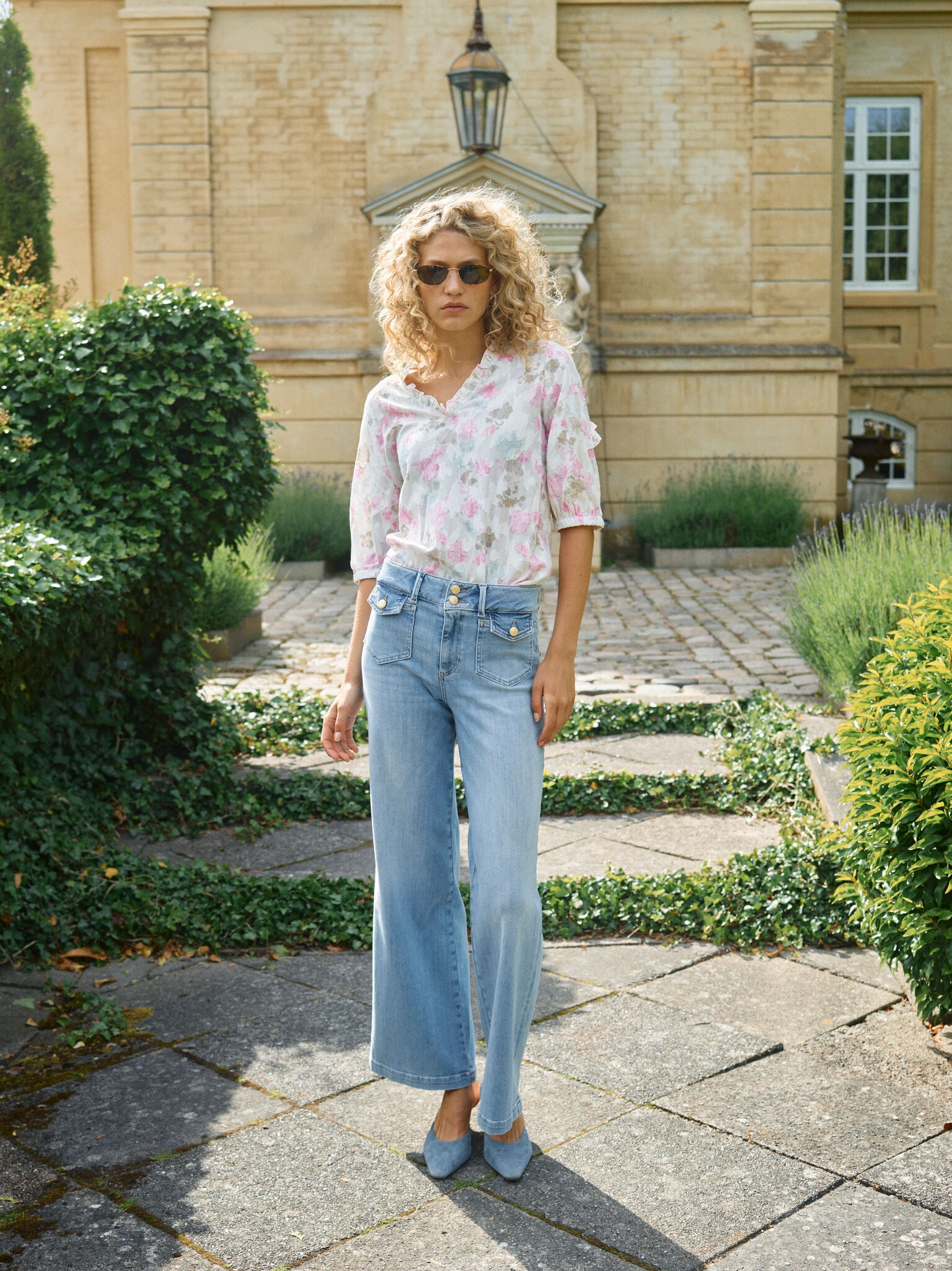 Modelshot / Ecru / Detail